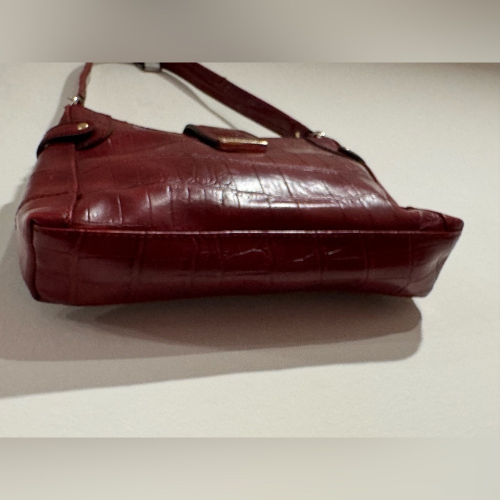 Liz Claiborne Vintage Cherry Red Croc-Embossed Shoulder Handbag - Picture 8 of 16